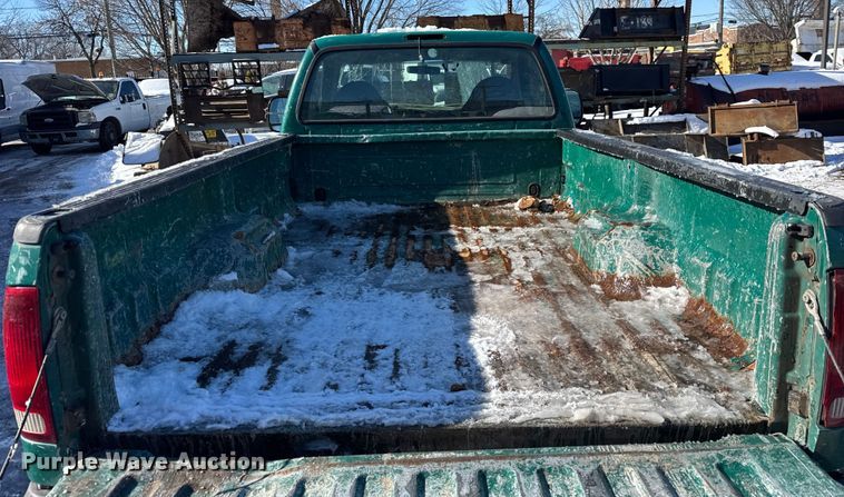 image for item ER0399 2002 Ford F350 Super Duty pickup truck