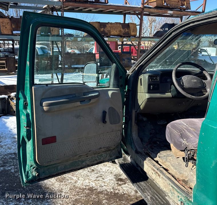 image for item ER0399 2002 Ford F350 Super Duty pickup truck