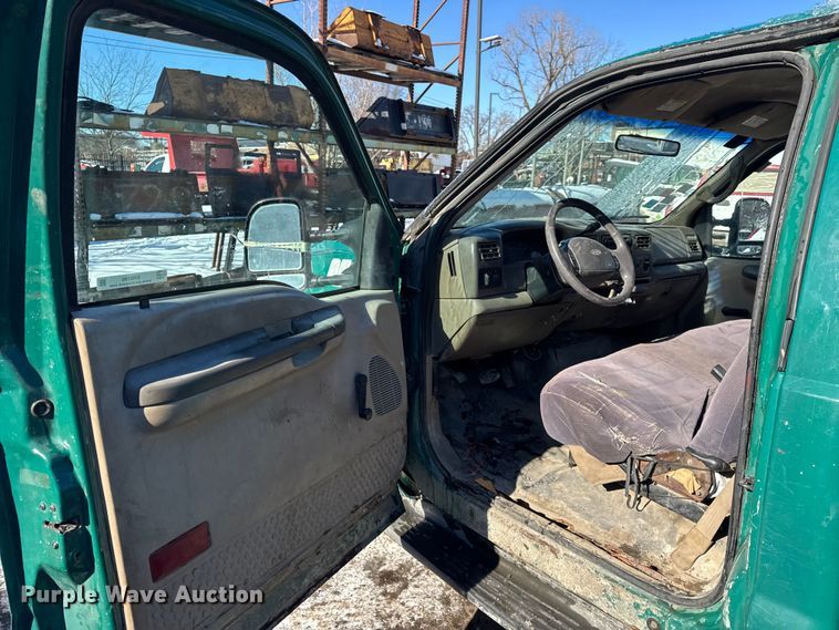 image for item ER0399 2002 Ford F350 Super Duty pickup truck