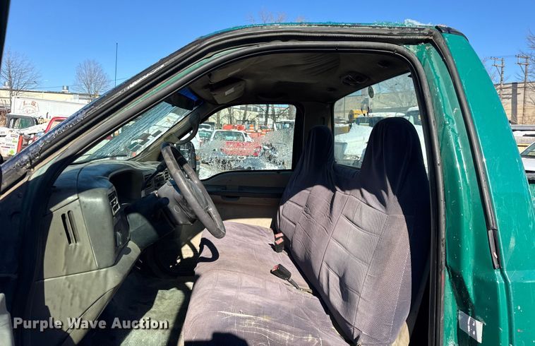 image for item ER0399 2002 Ford F350 Super Duty pickup truck