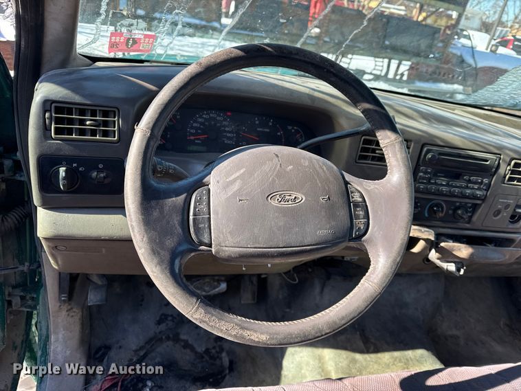 image for item ER0399 2002 Ford F350 Super Duty pickup truck