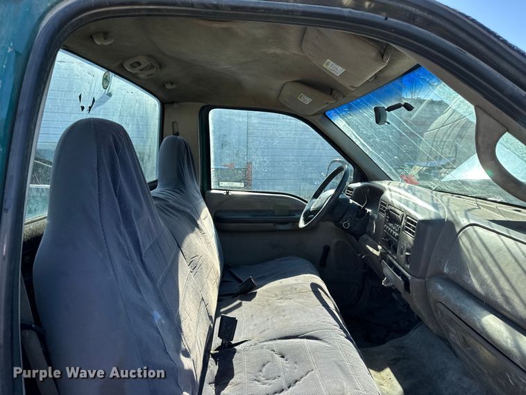 image for item ER0399 2002 Ford F350 Super Duty pickup truck