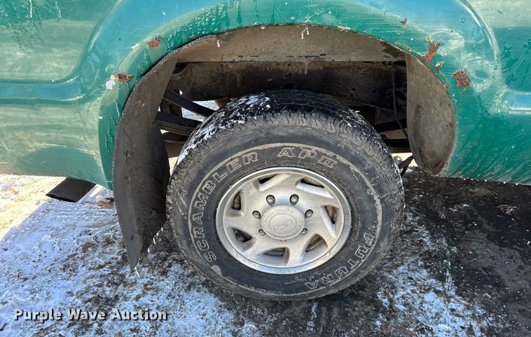 image for item ER0399 2002 Ford F350 Super Duty pickup truck