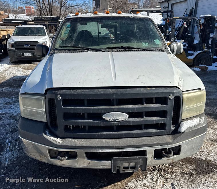 image for item ER0402 2006 Ford F250 Super Duty pickup truck