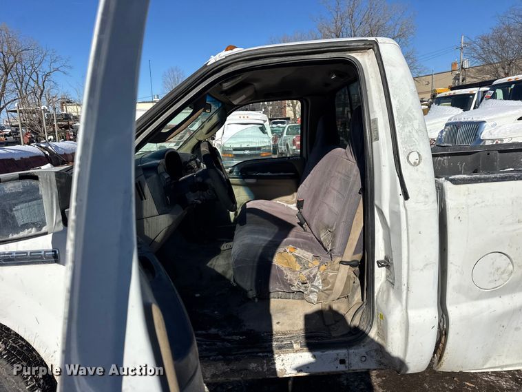 image for item ER0402 2006 Ford F250 Super Duty pickup truck