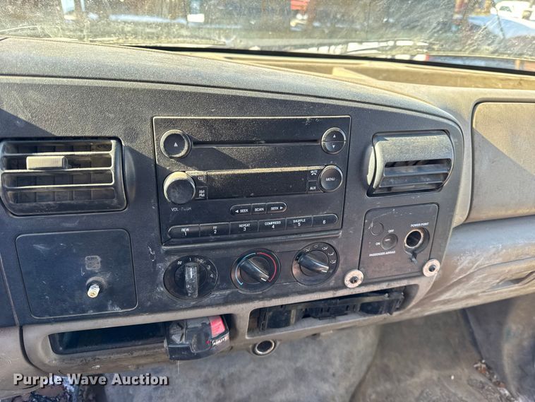 image for item ER0402 2006 Ford F250 Super Duty pickup truck