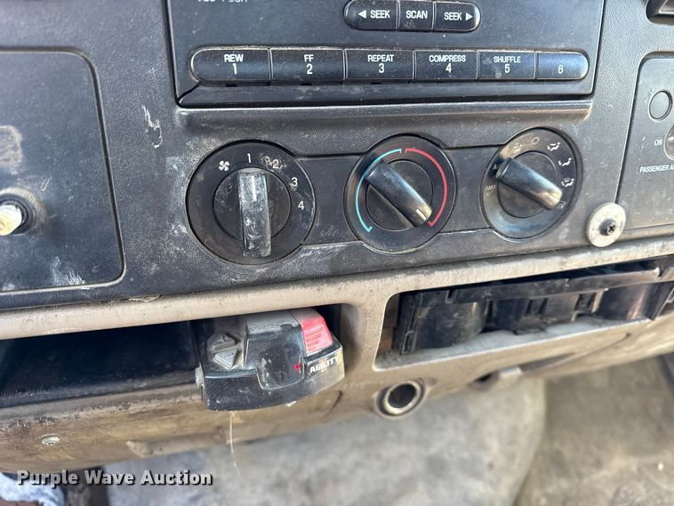 image for item ER0402 2006 Ford F250 Super Duty pickup truck