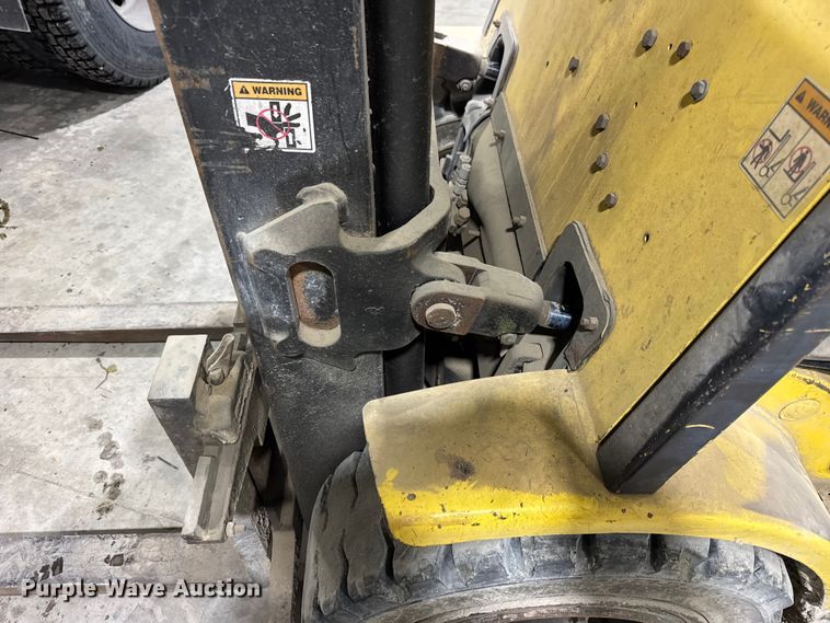 image for item ER0408 1998 Hyster H60XM forklift