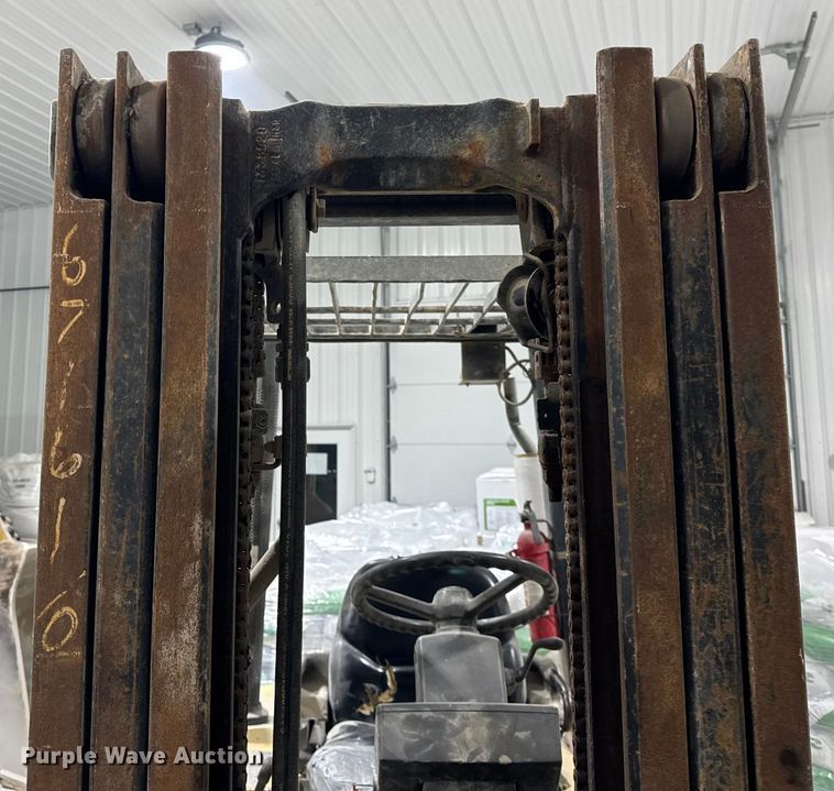 image for item ER0408 1998 Hyster H60XM forklift