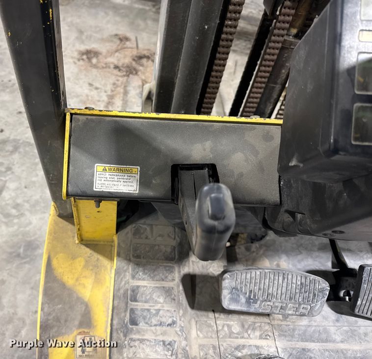 image for item ER0408 1998 Hyster H60XM forklift