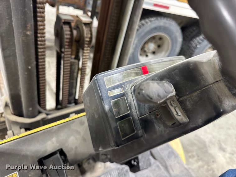 image for item ER0408 1998 Hyster H60XM forklift