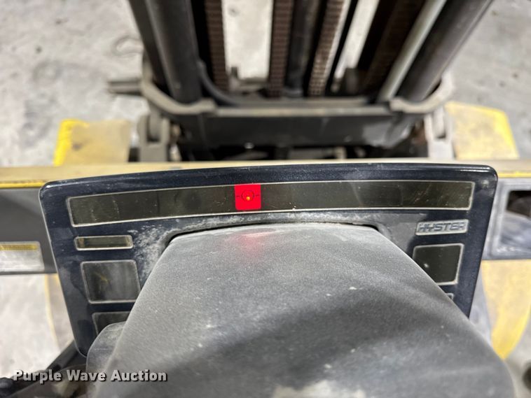 image for item ER0408 1998 Hyster H60XM forklift