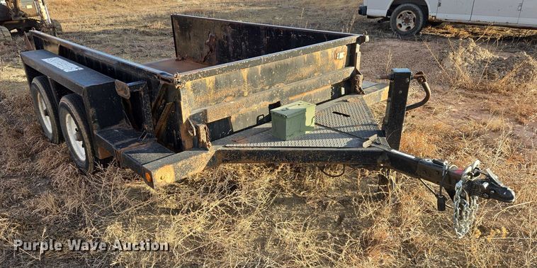 image for item ES2804 2005 JLG utility trailer