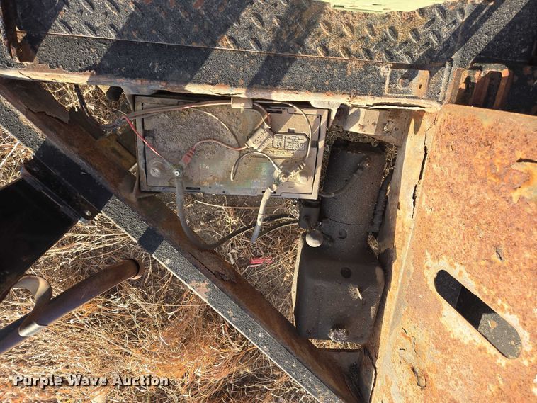 image for item ES2804 2005 JLG utility trailer