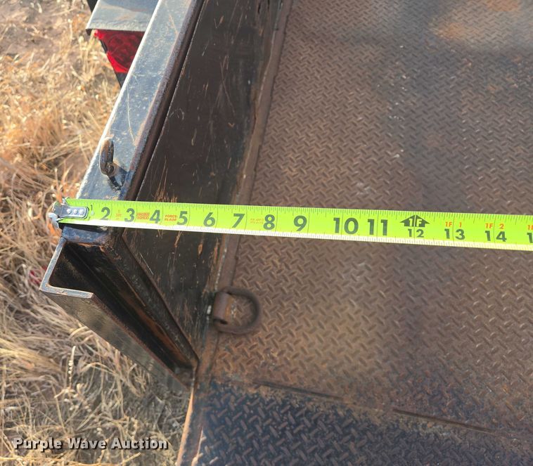 image for item ES2804 2005 JLG utility trailer