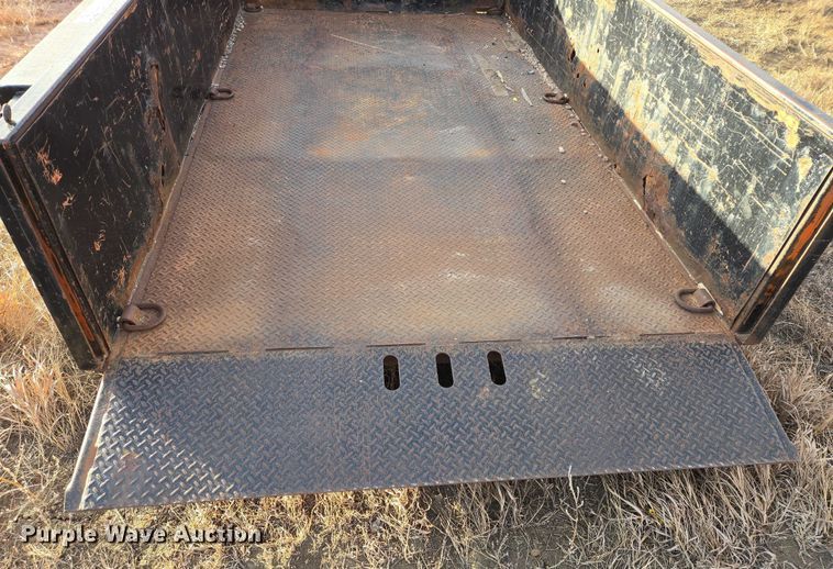 image for item ES2804 2005 JLG utility trailer