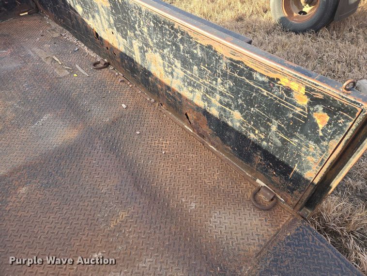 image for item ES2804 2005 JLG utility trailer