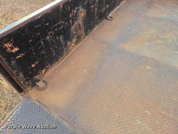 image for item ES2804 2005 JLG utility trailer