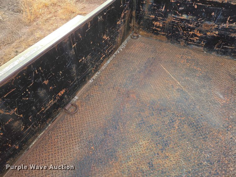 image for item ES2804 2005 JLG utility trailer