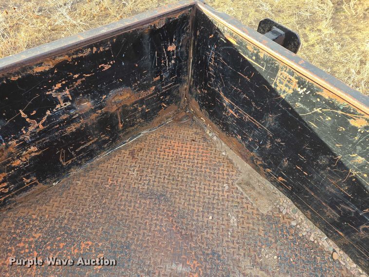 image for item ES2804 2005 JLG utility trailer