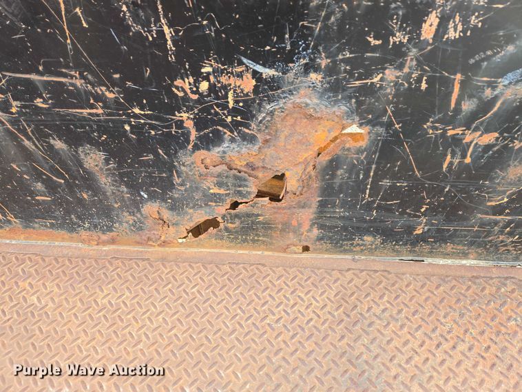 image for item ES2804 2005 JLG utility trailer