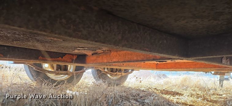 image for item ES2804 2005 JLG utility trailer