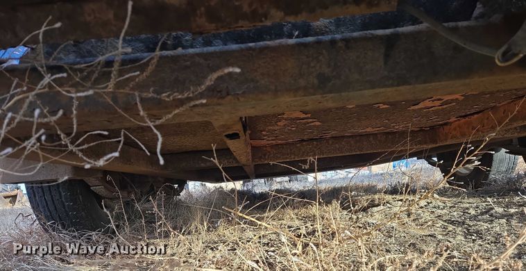 image for item ES2804 2005 JLG utility trailer