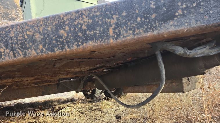 image for item ES2804 2005 JLG utility trailer