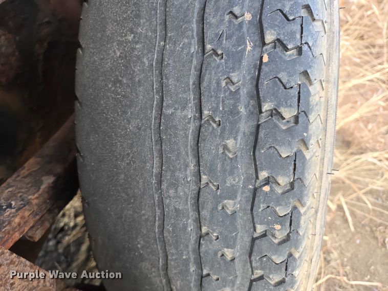 image for item ES2804 2005 JLG utility trailer