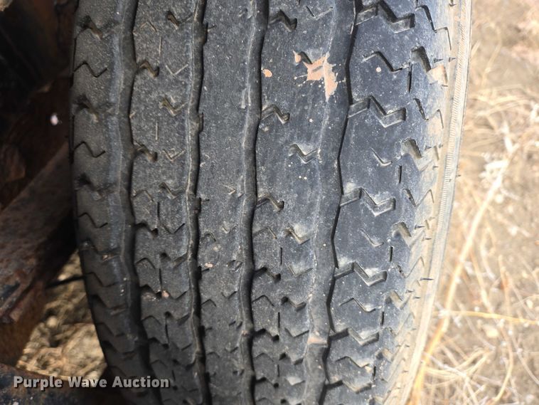 image for item ES2804 2005 JLG utility trailer