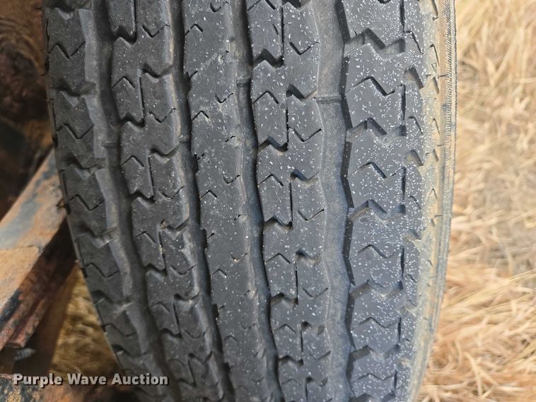 image for item ES2804 2005 JLG utility trailer