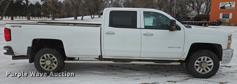 image for item ES2828 2016 Chevrolet Silverado 3500HD Crew Cab pickup truck