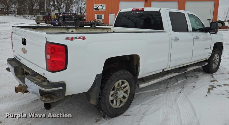 image for item ES2828 2016 Chevrolet Silverado 3500HD Crew Cab pickup truck