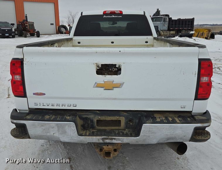 image for item ES2828 2016 Chevrolet Silverado 3500HD Crew Cab pickup truck