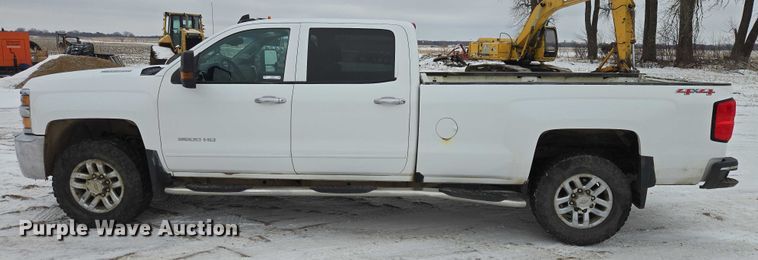 image for item ES2828 2016 Chevrolet Silverado 3500HD Crew Cab pickup truck