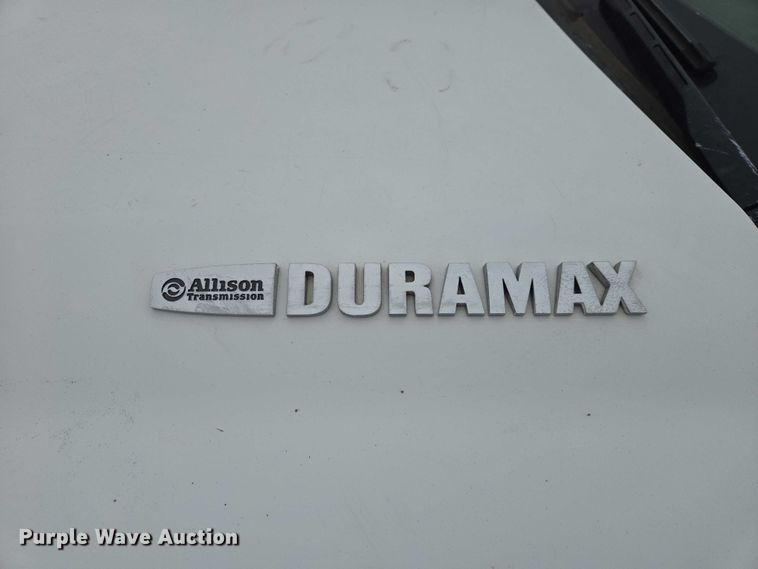 image for item ES2828 2016 Chevrolet Silverado 3500HD Crew Cab pickup truck