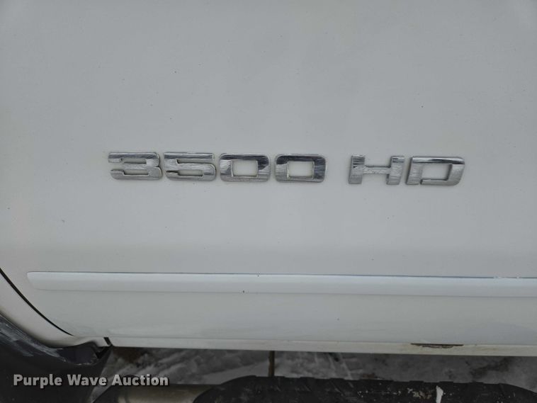 image for item ES2828 2016 Chevrolet Silverado 3500HD Crew Cab pickup truck