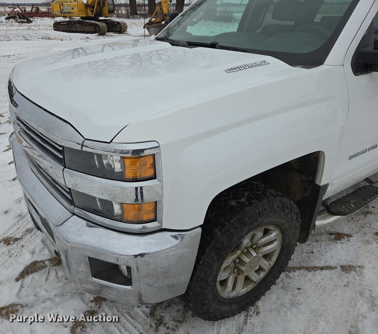 image for item ES2828 2016 Chevrolet Silverado 3500HD Crew Cab pickup truck