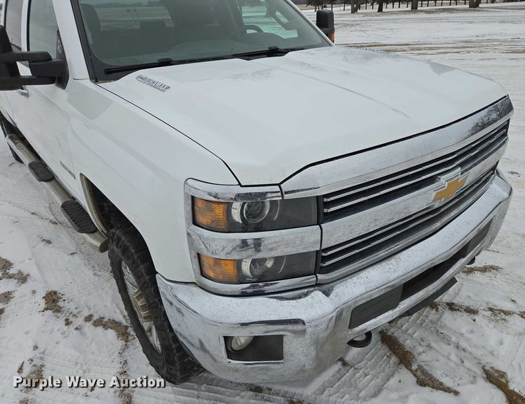 image for item ES2828 2016 Chevrolet Silverado 3500HD Crew Cab pickup truck
