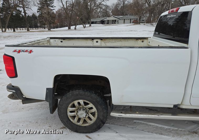 image for item ES2828 2016 Chevrolet Silverado 3500HD Crew Cab pickup truck