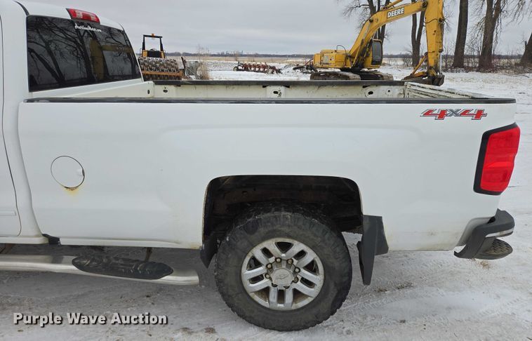 image for item ES2828 2016 Chevrolet Silverado 3500HD Crew Cab pickup truck