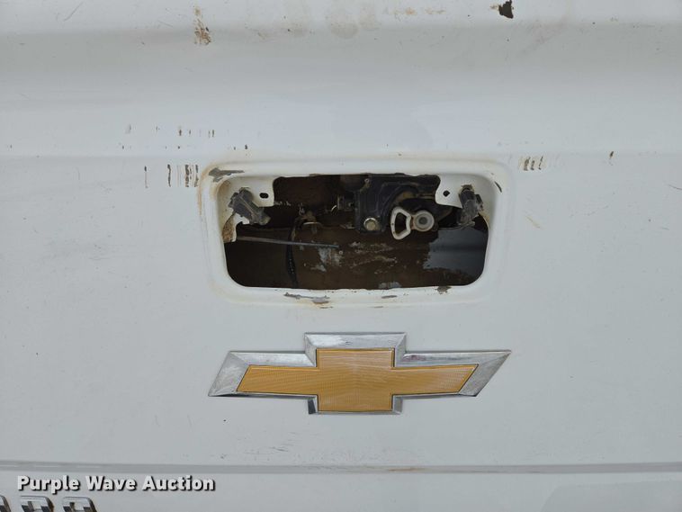 image for item ES2828 2016 Chevrolet Silverado 3500HD Crew Cab pickup truck