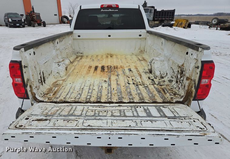 image for item ES2828 2016 Chevrolet Silverado 3500HD Crew Cab pickup truck