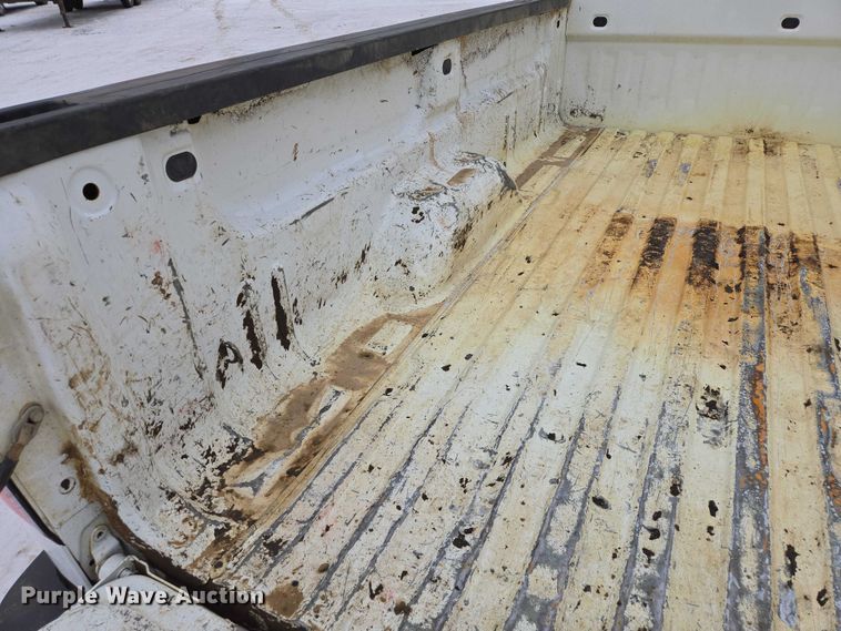 image for item ES2828 2016 Chevrolet Silverado 3500HD Crew Cab pickup truck