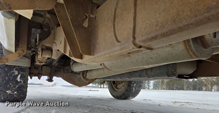 image for item ES2828 2016 Chevrolet Silverado 3500HD Crew Cab pickup truck