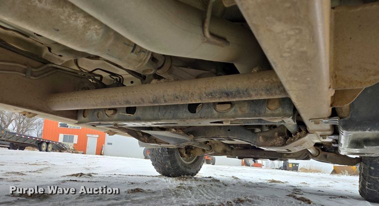 image for item ES2828 2016 Chevrolet Silverado 3500HD Crew Cab pickup truck