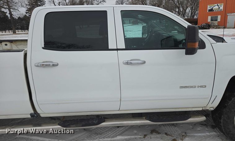 image for item ES2828 2016 Chevrolet Silverado 3500HD Crew Cab pickup truck