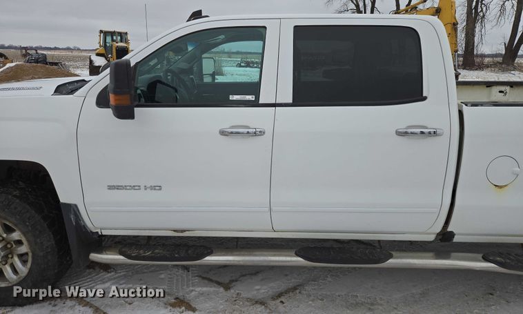 image for item ES2828 2016 Chevrolet Silverado 3500HD Crew Cab pickup truck