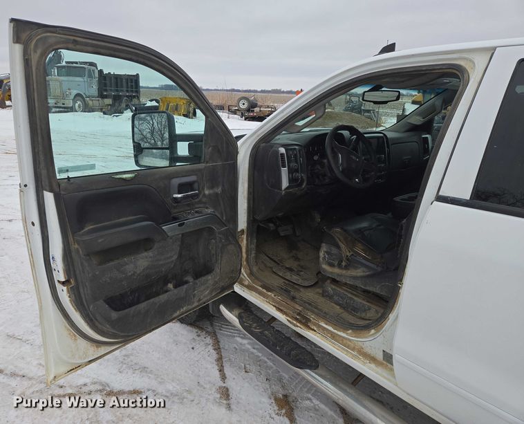 image for item ES2828 2016 Chevrolet Silverado 3500HD Crew Cab pickup truck