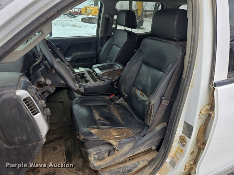 image for item ES2828 2016 Chevrolet Silverado 3500HD Crew Cab pickup truck